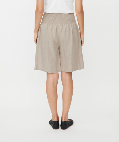 MaPinja Shorts in Natural and Navy