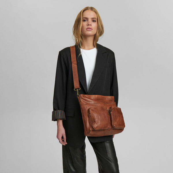 Leather Shoulder Bag in Vintage Cognac and Vintage Brown