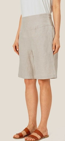 MaPinja Shorts in Natural and Navy