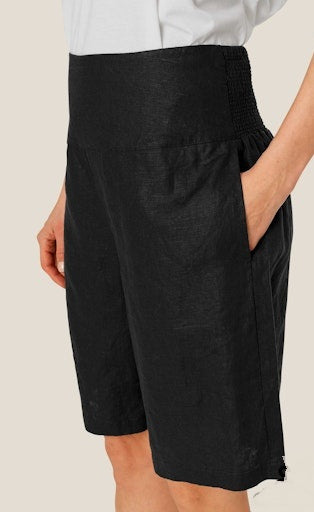 MaPinja Shorts in Natural and Navy