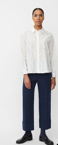 MaImma Shirt in White Embroidery Jet Stream