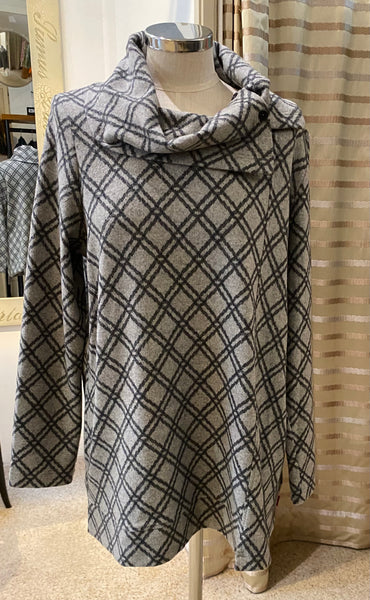 Fleece Top in Silver Grey with Grid Pattern