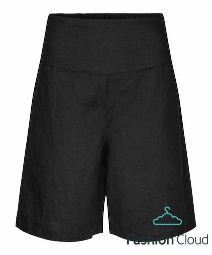 MaPinja Shorts in Natural and Navy